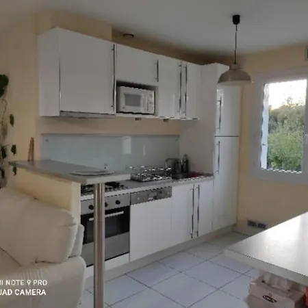 Maison Avec Piscine D'été Dans Un Quartier Calme