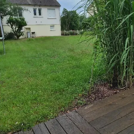 Dom wakacyjny Maison Avec Piscine D'ete Dans Un Quartier Calme (adults Only) *